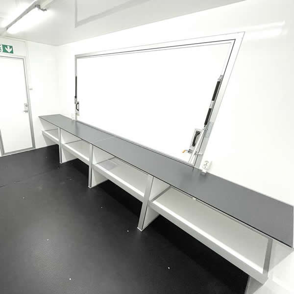 SALGSBOD / KIOSKHENGER S153