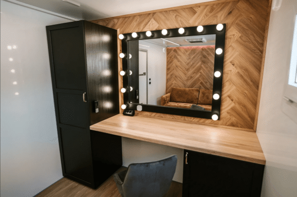 HÅR- OG SMINKETRAILER HMT1 - Royale Nordic